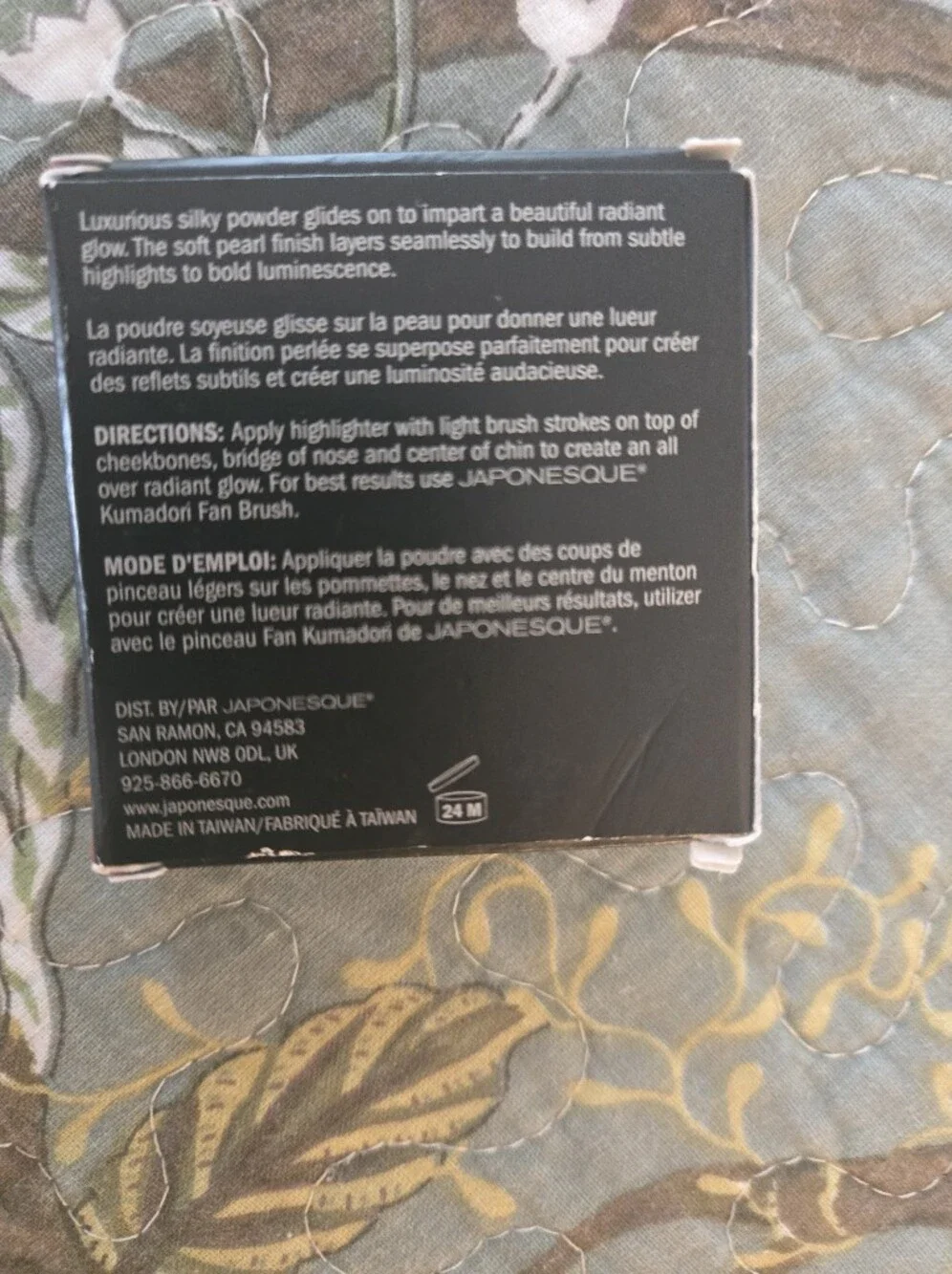 JAPONESQUE Kumadori Highlighter - Black Packaging with Pink/Red Accent